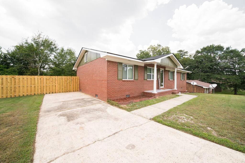 Cozy Brick Ranch Home Owned And Operated By An Army Soldier!! Columbus Exterior foto