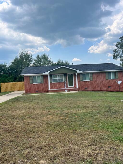 Cozy Brick Ranch Home Owned And Operated By An Army Soldier!! Columbus Exterior foto