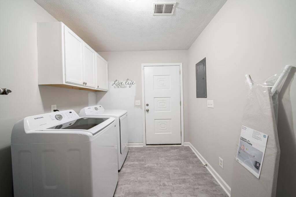 Cozy Brick Ranch Home Owned And Operated By An Army Soldier!! Columbus Exterior foto