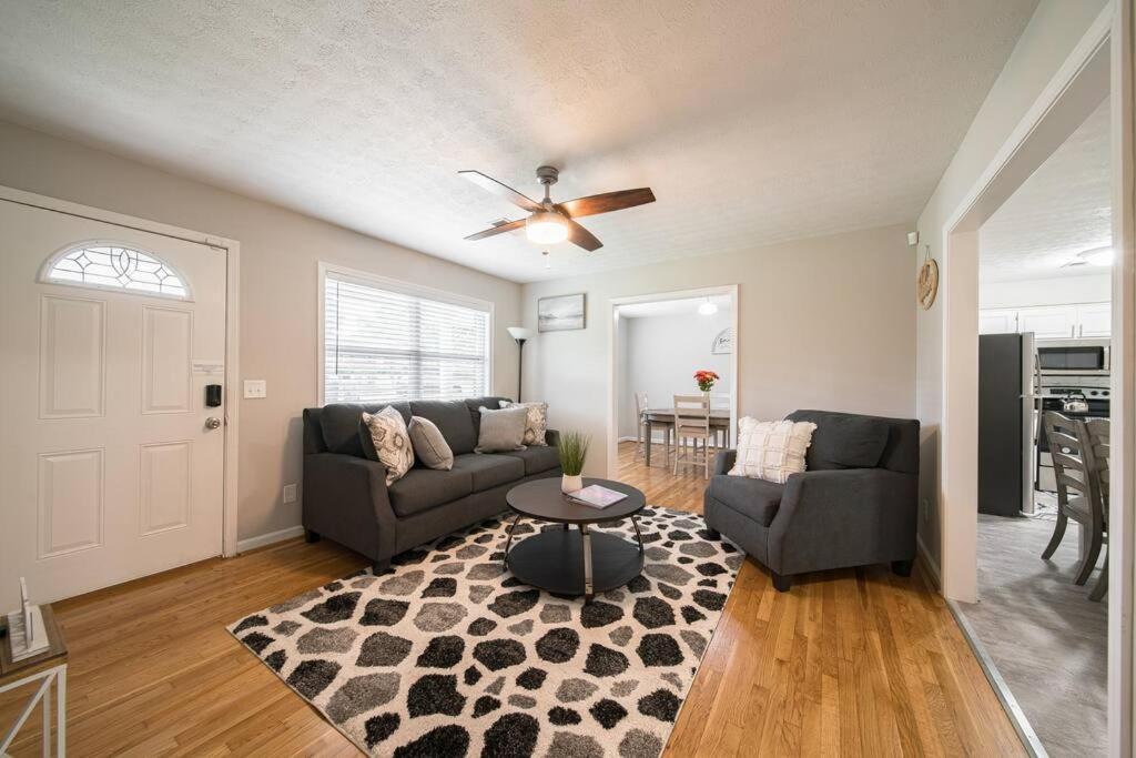 Cozy Brick Ranch Home Owned And Operated By An Army Soldier!! Columbus Exterior foto